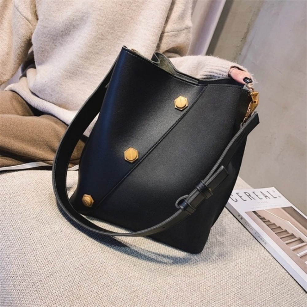 Just In! 🆕 BERLINE Rivet Bucket Bag - BLACK - Picture 6 of 8